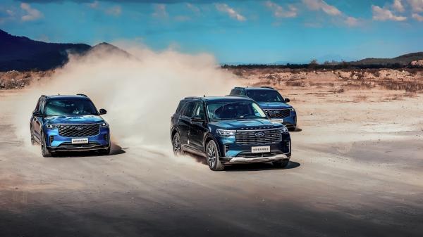 试驾大型高性能SUV全新福特探险者