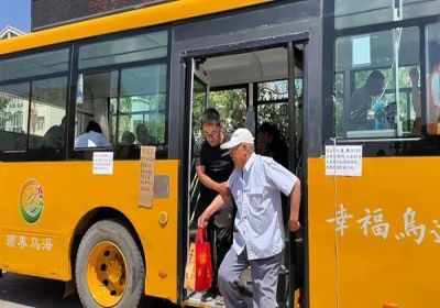 “退役”公交车变身“养老助餐车”