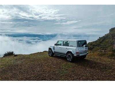 拒绝千篇一律！超级V23用赛博复古与硬核实力，开创个性化新路径