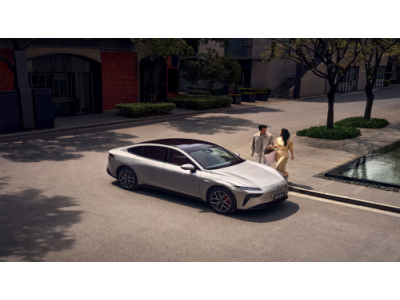 15万级纯电轿跑巅峰对决：eπ007如何以全能实力征服Z世代？